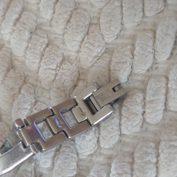 🥳 TRADED! DKNY Crosswalk Stainless Steel Watch - Picture 6 of 8